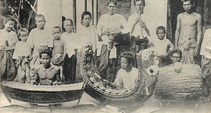 1900-sisaket-village-musicians.jpg