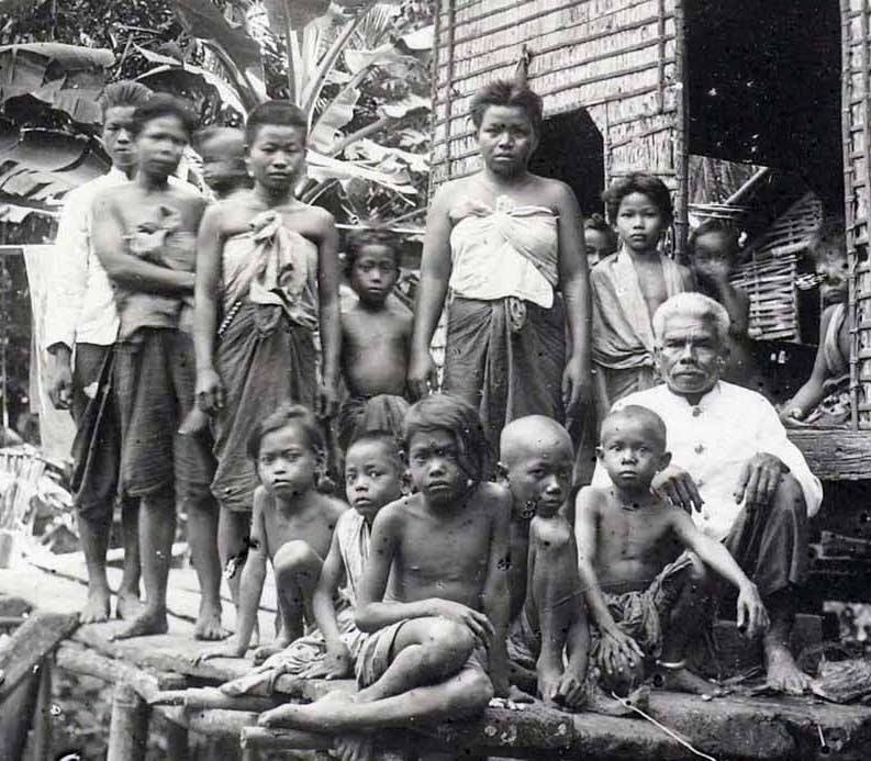 1900-khmer-villagers-surin.jpg